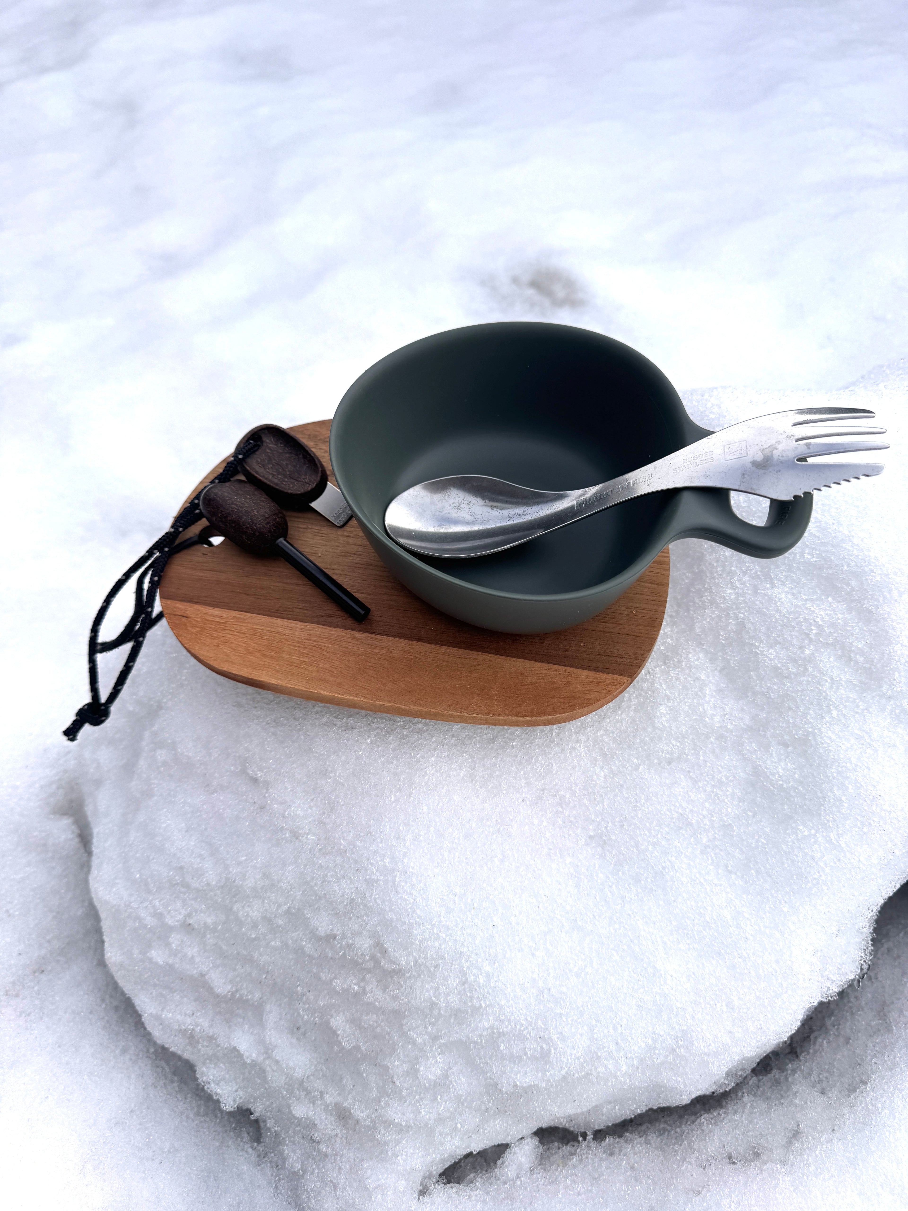 Liten skärbräda i akacia